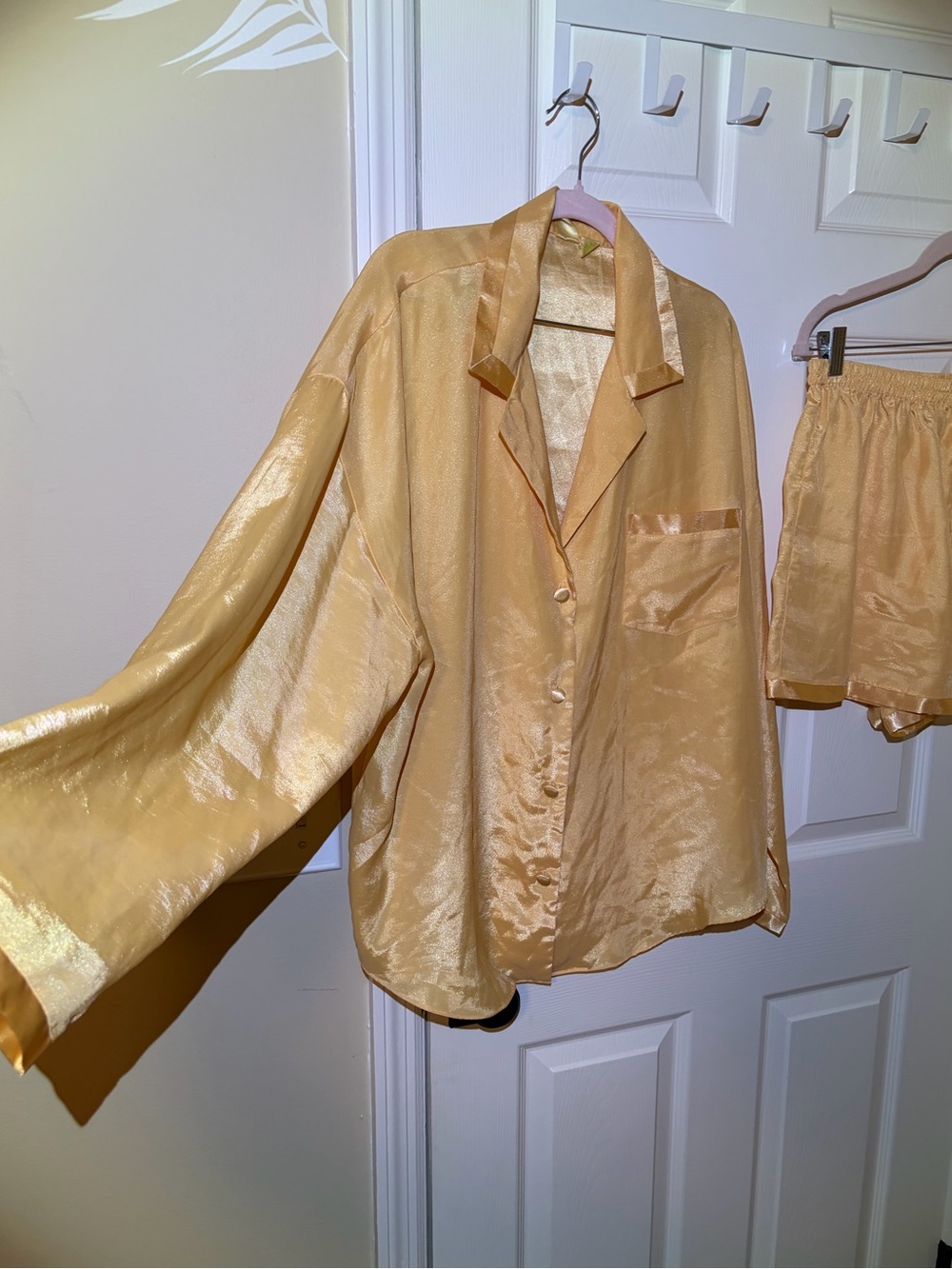 Vintage VS Gold Label Silky Gold Women's Pajama Set - Button-Up Top & Shorts. XL - Picture 3 of 12